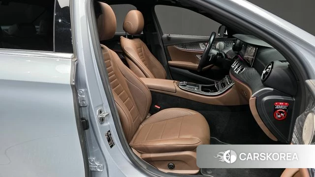 Mercedes-Benz E-Class W213 2022 Серебристо-серый из Кореи, фото 2