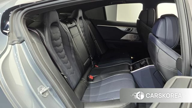 BMW 8 Series (G15) 2025 Серебристо-серый из Кореи, фото 2