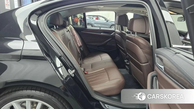 BMW 5 Series (G30) 2023 Черный из Кореи, фото 2