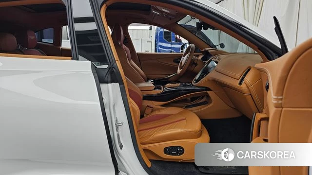 Aston Martin DBX 2023 Белый из Кореи, фото 2