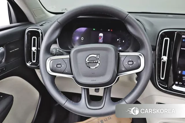 Volvo XC40 2024 Белый из Кореи, фото 2