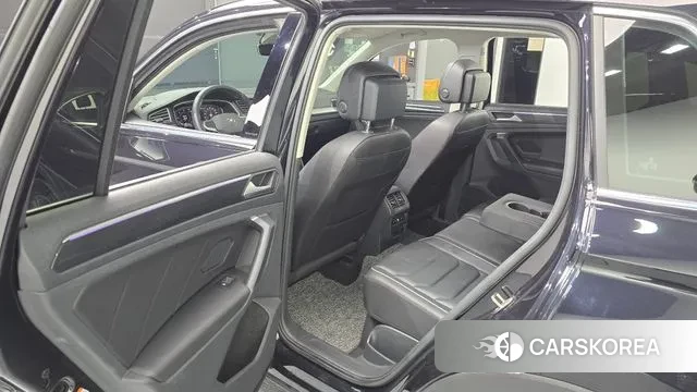 Volkswagen Tiguan second Generation 2022 Черный из Кореи, фото 2