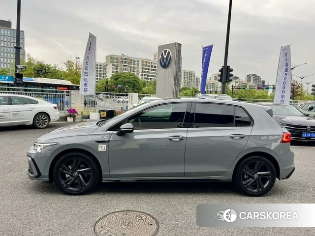 Volkswagen Golf 2023 Темно-серый из Китая, фото 2