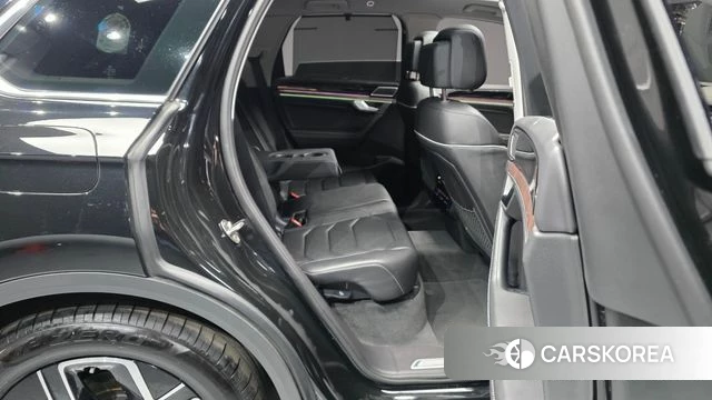 Volkswagen Touareg 3rd generation 2024 Черный из Кореи, фото 2