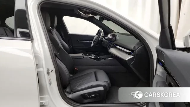 BMW 5 Series (G60) 2024 Белый из Кореи, фото 2