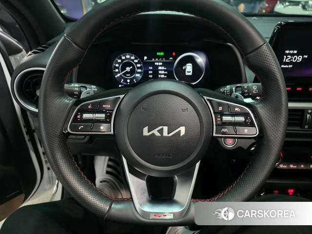 Kia The New K3 2nd generation 2022 Белый из Кореи, фото 2