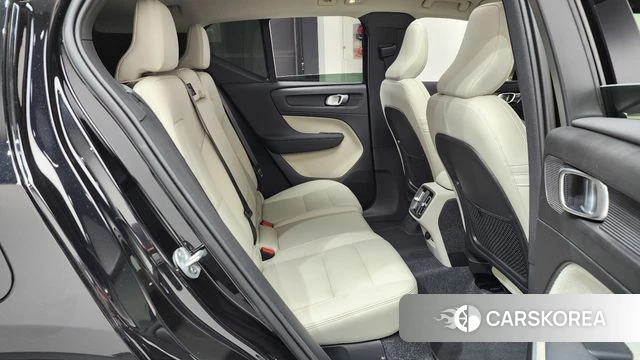 Volvo XC40 2025 Черный из Кореи, фото 2