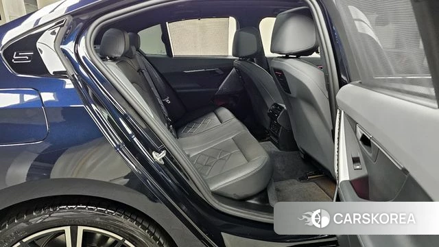 BMW 5 Series (G60) 2024 Черный из Кореи, фото 2