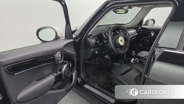 Mini Cooper 2021 Черный из Кореи, фото 2