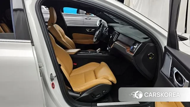 Volvo S60 3rd generation 2021 Белый из Кореи, фото 2