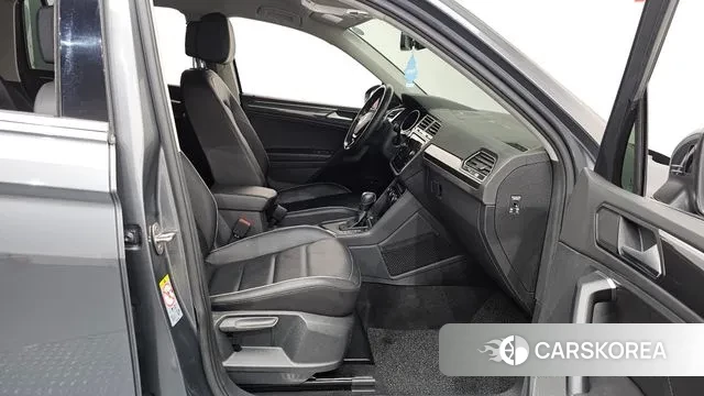 Volkswagen Tiguan second Generation 2019 Серый из Кореи, фото 2