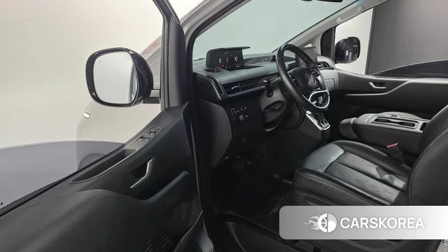 Hyundai Staria 2023 Серебристо-серый из Кореи, фото 2