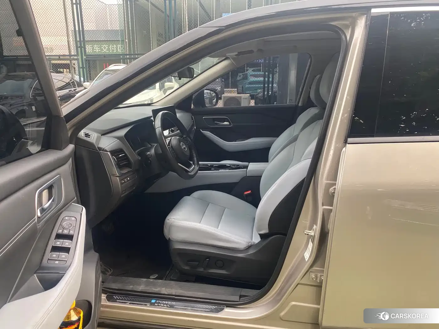 Nissan X-Trail 2023 Champagne/brown из Китая, фото 2