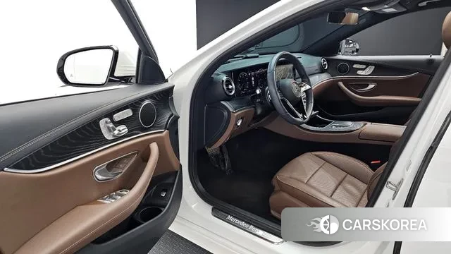 Mercedes-Benz E-Class W213 2023 Белый из Кореи, фото 2