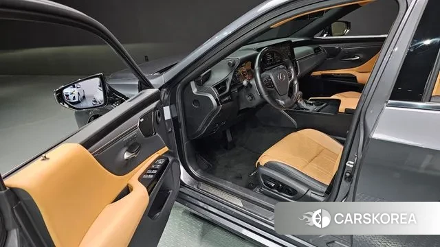 Lexus ES300h 7th generation 2023 Серый из Кореи, фото 2