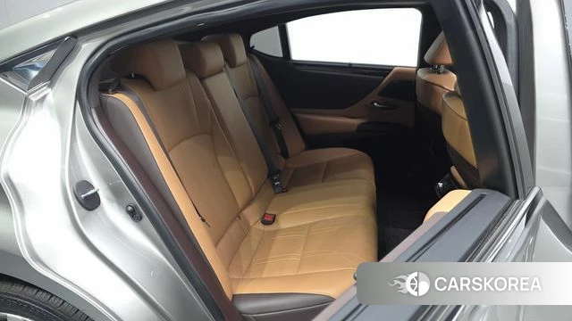 Lexus ES300h 7th generation 2021 Песочный из Кореи, фото 2