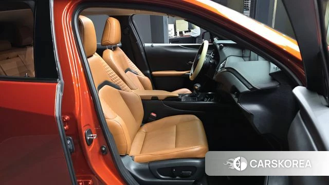 Lexus UX250h id 3795622 из Кореи 2