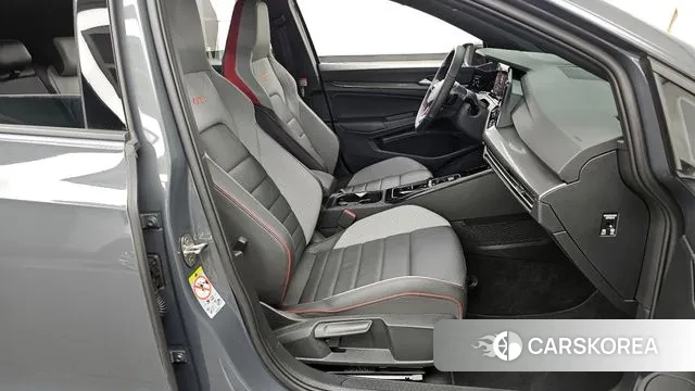 Volkswagen Golf 8th Generation 2023 Серый из Кореи, фото 2