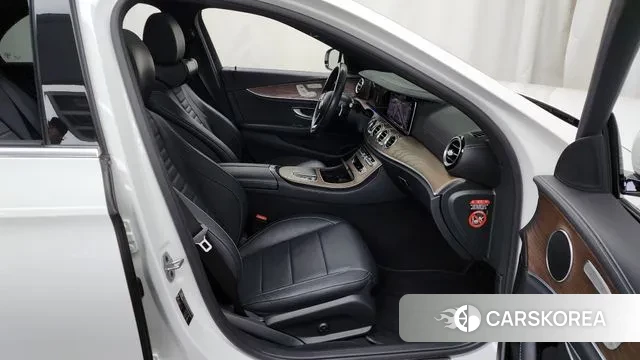 Mercedes-Benz E-Class W213 2020 Белый из Кореи, фото 2