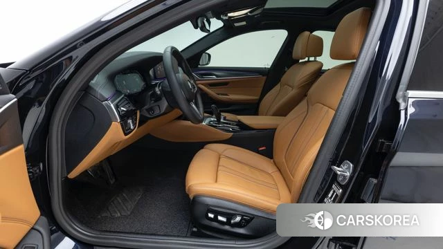 BMW 5 Series (G30) 2022 Черный из Кореи, фото 2