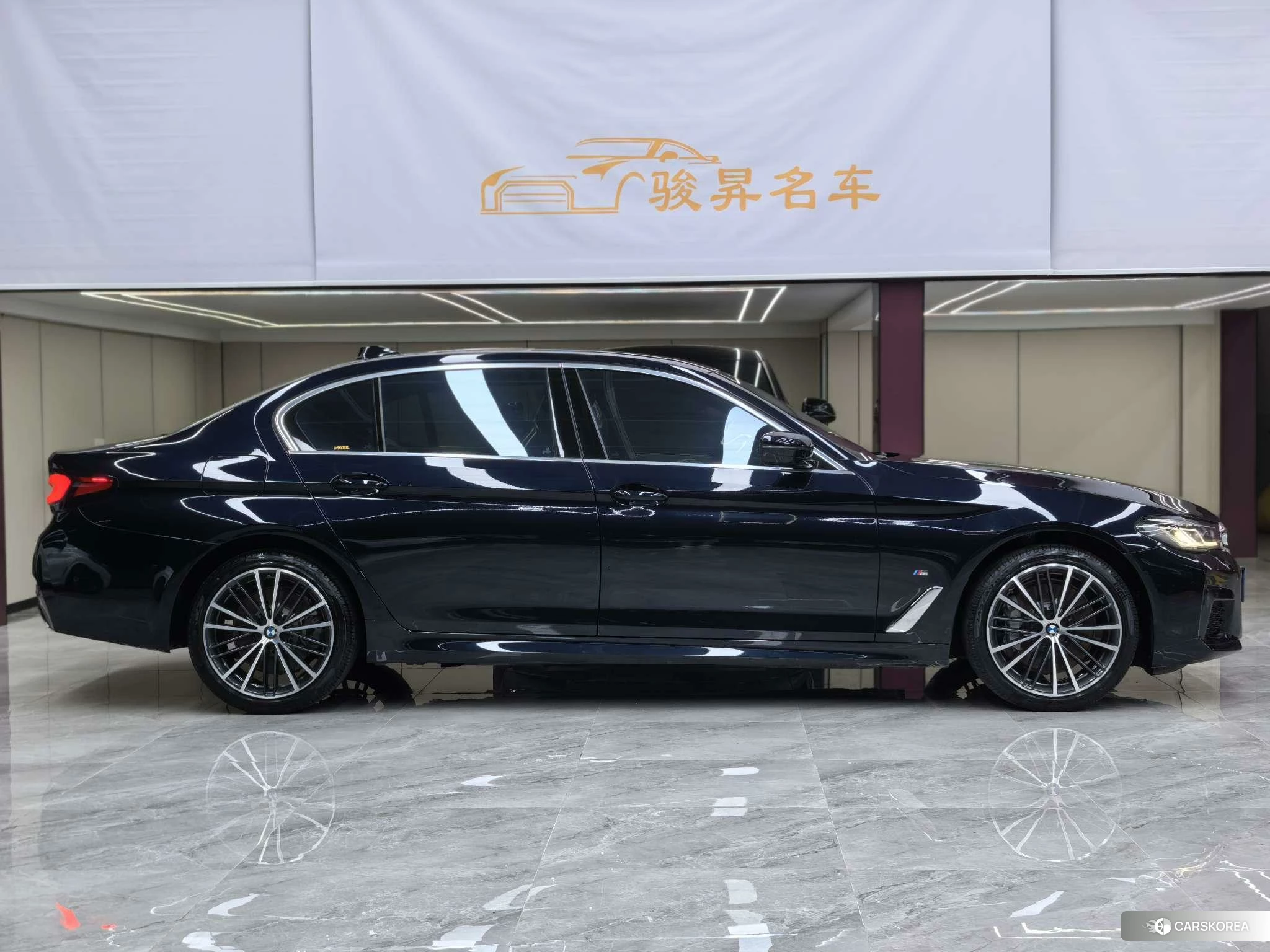 BMW 5 series 2021 Черный из Китая, фото 2