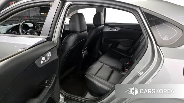Kia The New K3 2nd generation 2022 Серебристо-серый из Кореи, фото 2