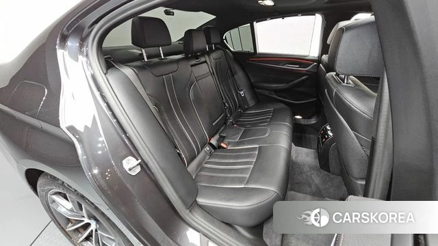BMW 5 Series (G30) 2022 Черный из Кореи, фото 2