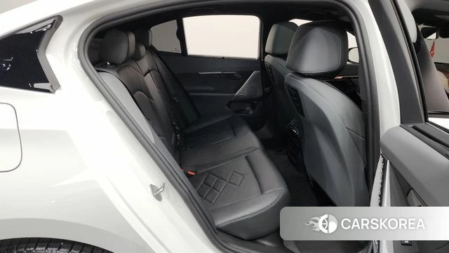 BMW 5 Series (G60) 2025 Белый из Кореи, фото 2