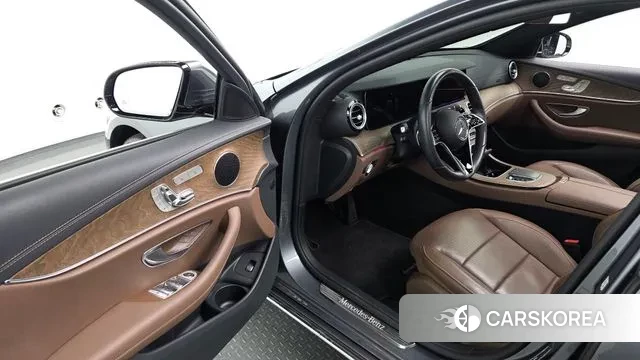 Mercedes-Benz E-Class W213 2022 Серый из Кореи, фото 2