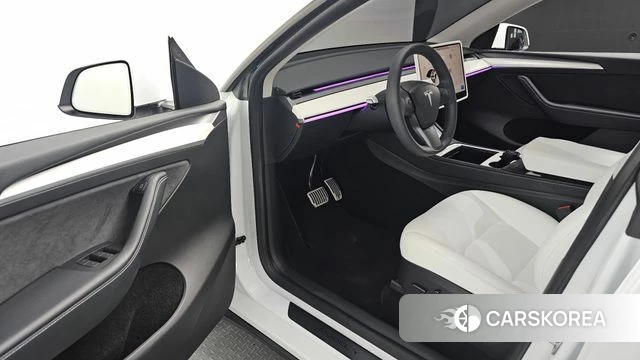 Tesla Model Y 2023 Белый из Кореи, фото 2