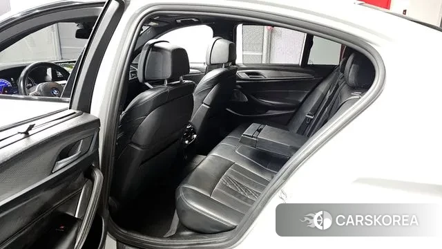 BMW 5 Series (G30) 2018 Белый из Кореи, фото 2