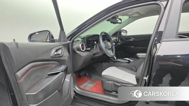 Chevrolet (GM Daewoo) Trax Crossover 2024 Черный из Кореи, фото 2