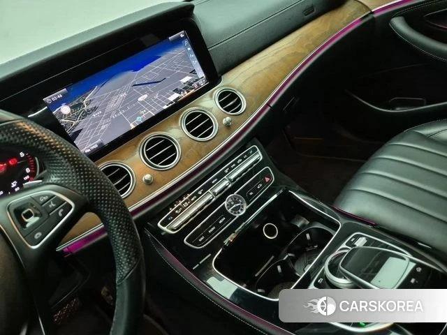 Mercedes-Benz E-Class W213 2018 Черный из Кореи, фото 2