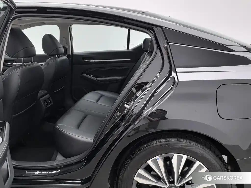 Nissan Altima 2024 Черный из Китая, фото 2