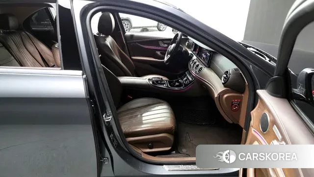 Mercedes-Benz E-Class W213 2019 Серый из Кореи, фото 2
