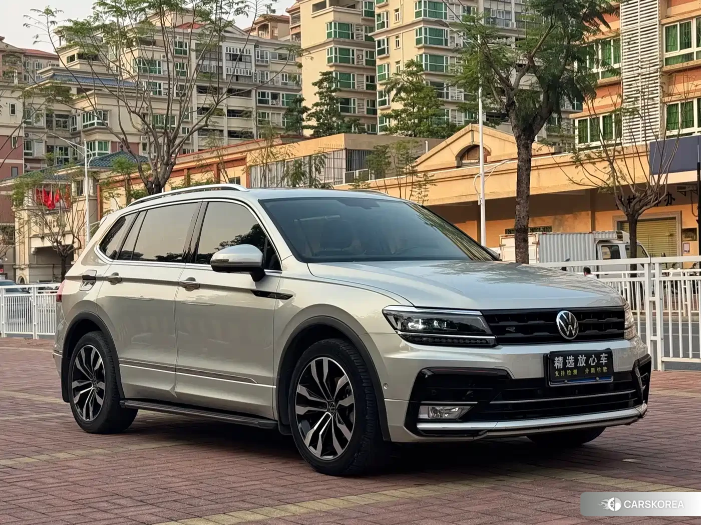 Volkswagen Tiguan L 2021 Silver/gray из Китая, фото 2