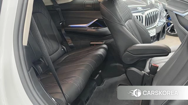 BMW X7 (G07) 2022 Белый из Кореи, фото 2