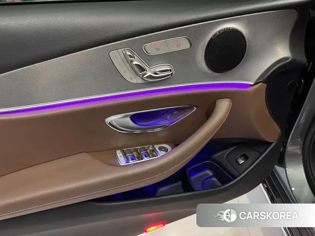 Mercedes-Benz E-Class W213 2018 Серый из Кореи, фото 2