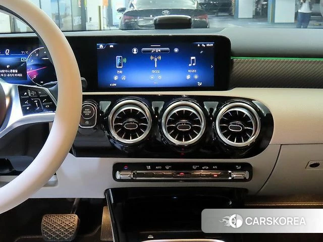 Mercedes-Benz A-Class W177 2025 Белый из Кореи, фото 2