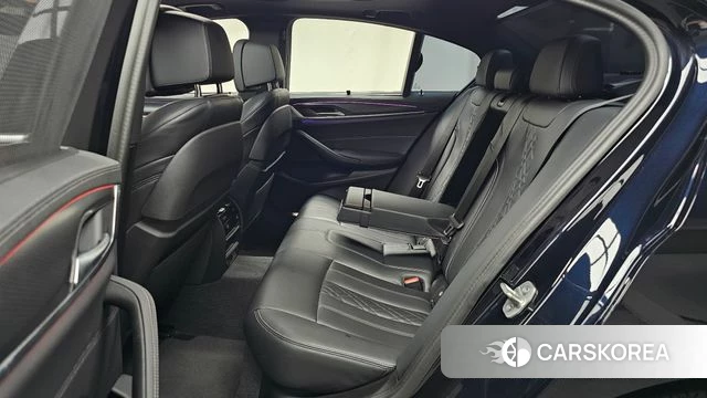 BMW 5 Series (G30) 2023 Черный из Кореи, фото 2