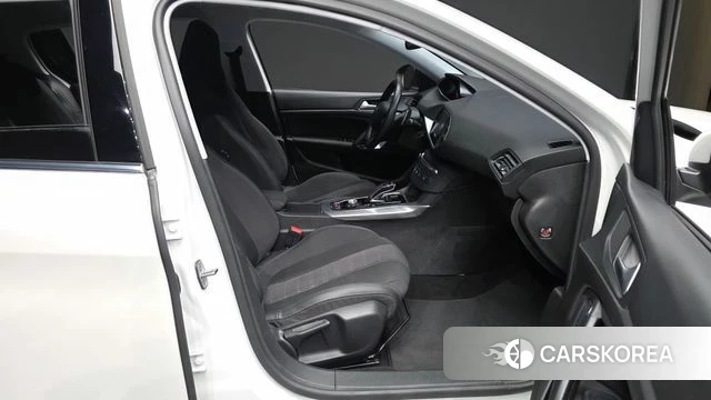 Peugeot 308 second generation 2019 Белый из Кореи, фото 2