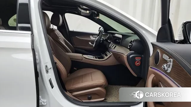 Mercedes-Benz E-Class W213 2021 Белый из Кореи, фото 2