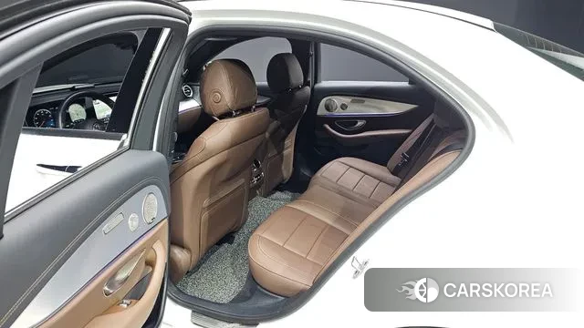 Mercedes-Benz E-Class W213 2021 Белый из Кореи, фото 2