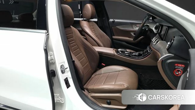 Mercedes-Benz E-Class W213 2018 Белый из Кореи, фото 2
