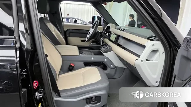 Land Rover Defender (L663) 2023 Черный из Кореи, фото 2