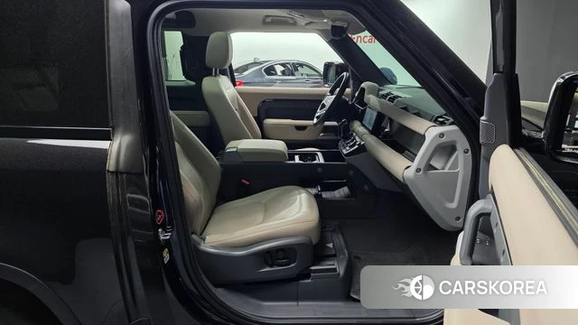 Land Rover Defender (L663) 2023 Черный из Кореи, фото 2