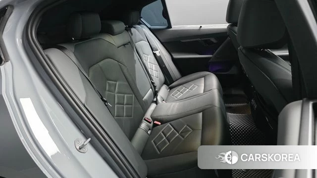 BMW 5 Series (G60) 2024 Цвет галактики из Кореи, фото 2