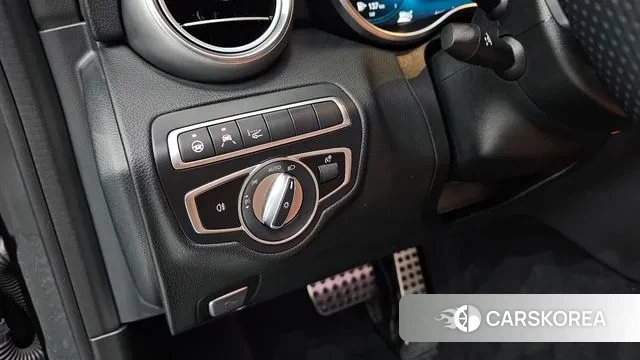 Mercedes-Benz C-Class W205 2021 Черный из Кореи, фото 2