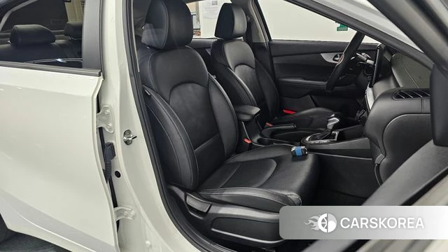 Kia The New K3 2nd generation 2021 Белый из Кореи, фото 2