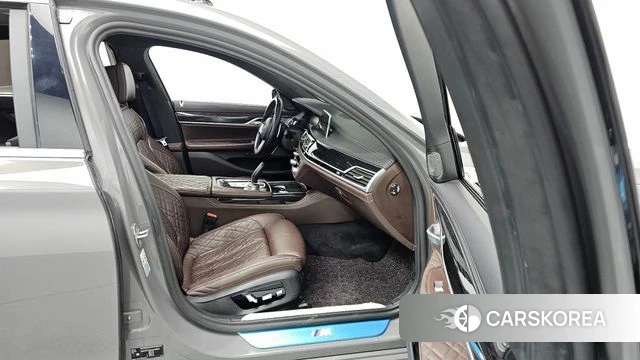 BMW 7 Series (G11) 2021 Серебристо-серый из Кореи, фото 2